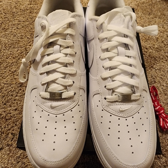 Nike Air Force 1 X Supreme - Picture 9 of 11